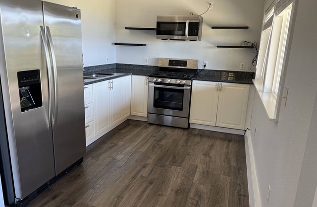 Lake front, beautiful water views, independent studio