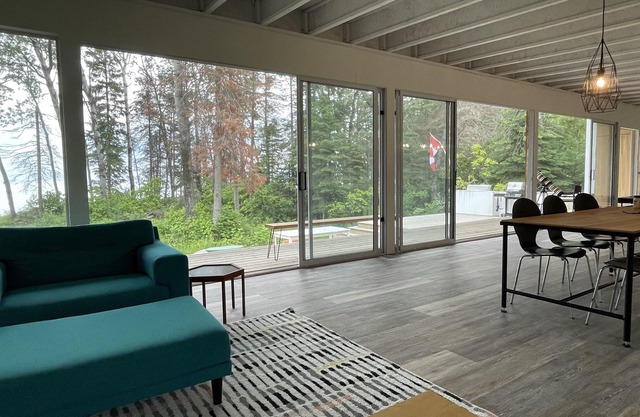 Lake Front Eco Friendly Cottage and Spa