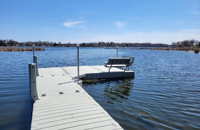 Lake front-Fishing-Snowmobile Trails Nearby!