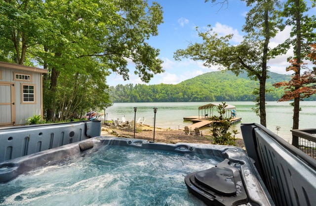 Lake Front, Mtn view, Dock, Hot Tub, Game Room, Fire pit, Canoe, Paddle boards