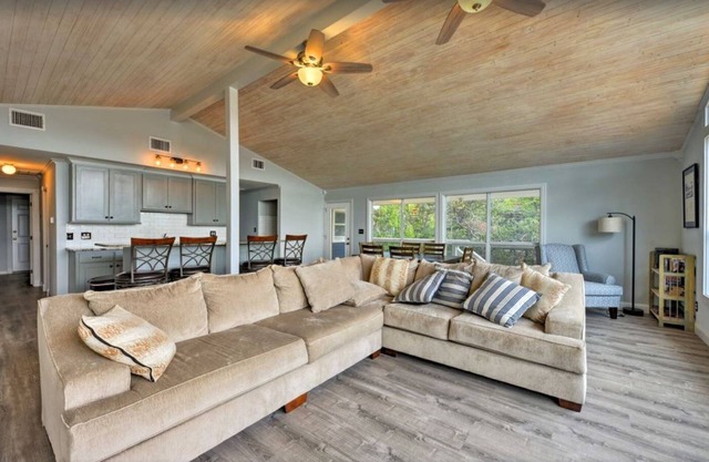 Lake Front Paradise, with Spectacular views!