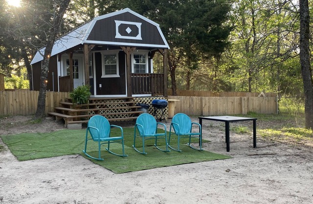 Lake Front Relaxing- HOT TUB-TINY Cabin