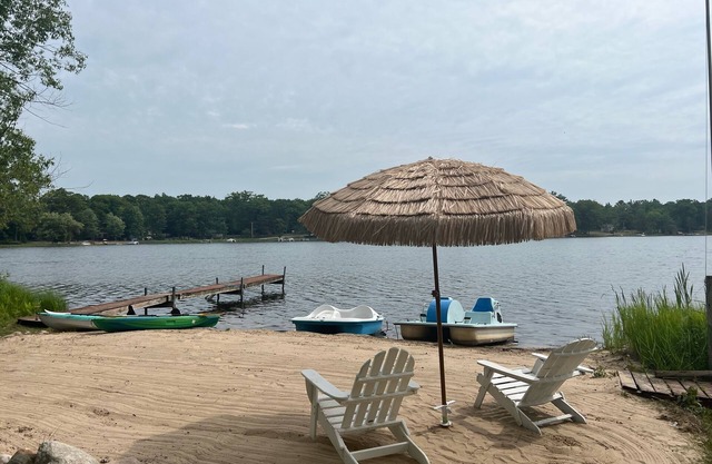 Lake Front with Hot tub! Silver Lake, Clare Co. nNew owners, many upgrades! n