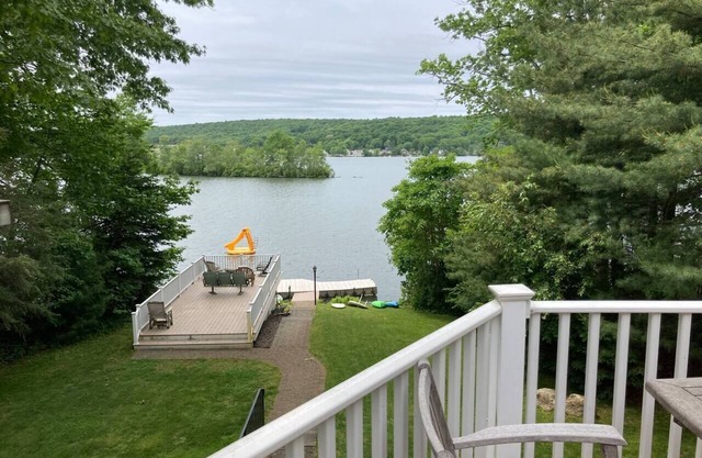 Lake Fun: PingPong, Pool Table, Slide, EV Charger