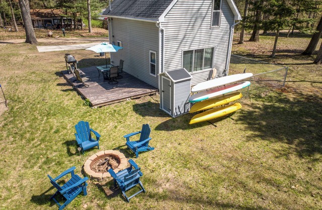 Lake George Getaway: Cozy cottage w/kayaks, cornhole, Xbox, volleyball