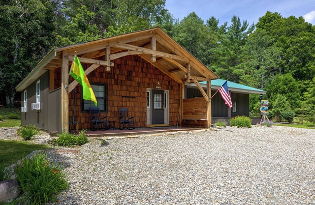 Lake George, Loon, and Schroon -Hot Tub -Firepit -Gameroom -Kayaks -Pets