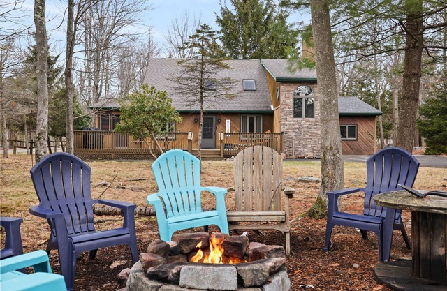 Lake Harmony Cabin - sleeps 13, game room, open common area, hot tub