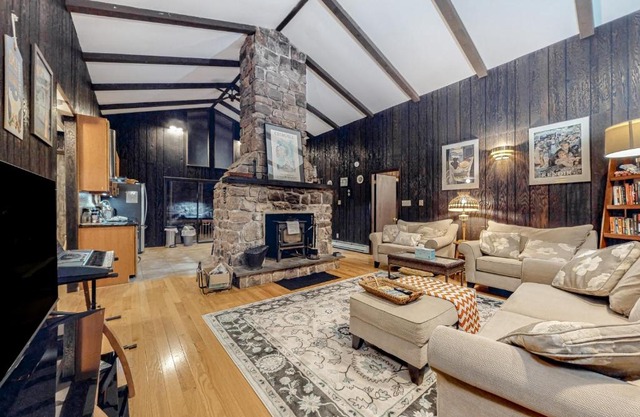 Lake Harmony - Pineknoll Drive Retreat