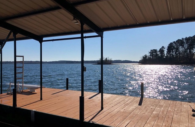 Lake Hartwell Big Water Views-15 minutes from Downtown Hartwell