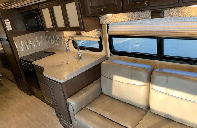 LAKE HAVASU 1 bedroom deluxe suite with Boat Slip Memorial day weekend/week