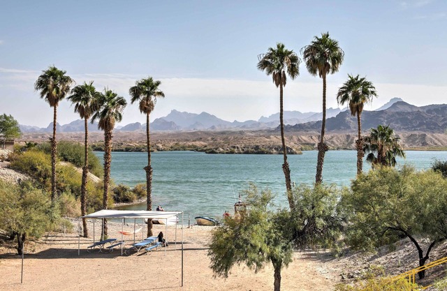 Lake Havasu Cottage: Mountain Views & Beach Access