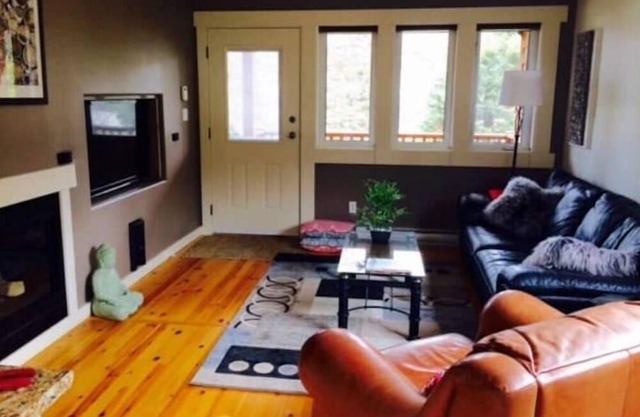 Lake Home With 2 Bedrooms + 2 Bed Cabin