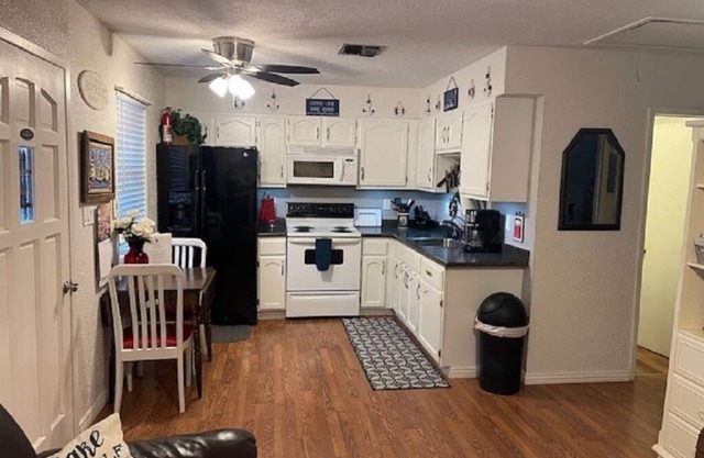Lake House Cabin is less than 3 Miles from the Roosevelt Lake