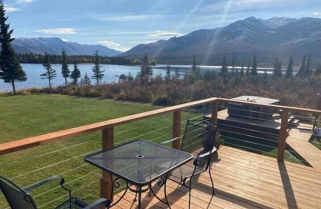 Lake House Family Retreat @ Denali Nat'l Park. Hot