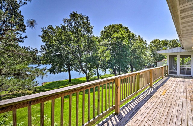 Lake House in Horseshoe Bend Near Ozark Forest!