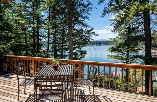 Lake house w/private dock, balcony, fire pit & gorgeous views - Echo Lake Hideaway