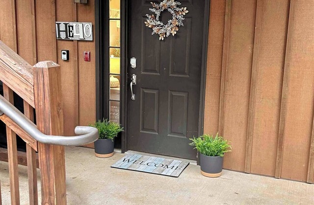 Lake Keowee Getaway with Dock Access, Pool & Mountain Views