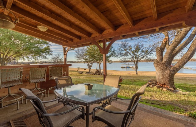 Lake Lewisville Lakefront Home Frisco, Texas - WaterfrontRentalsLakeLewisville