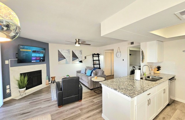 Lake life 1-bedroom,1-bath condo in peaceful Garland TX