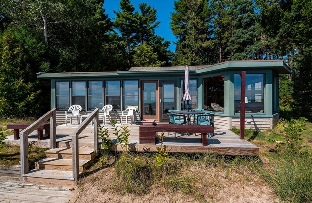 Lake Michigan Sand Beach & Wooded Privacy