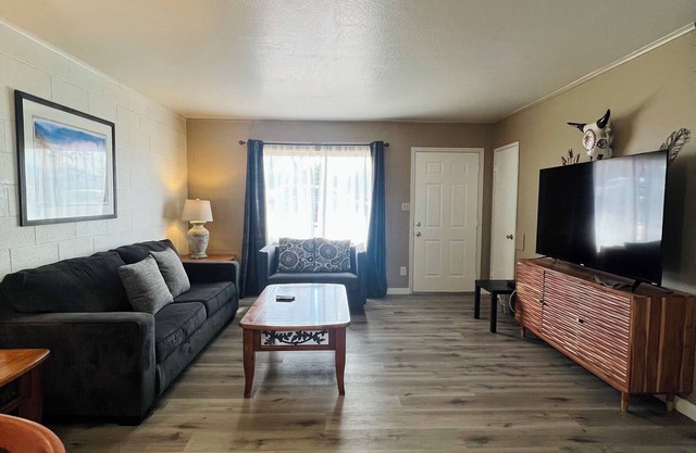 Lake Powell Motel- 2BR APT with central a/c