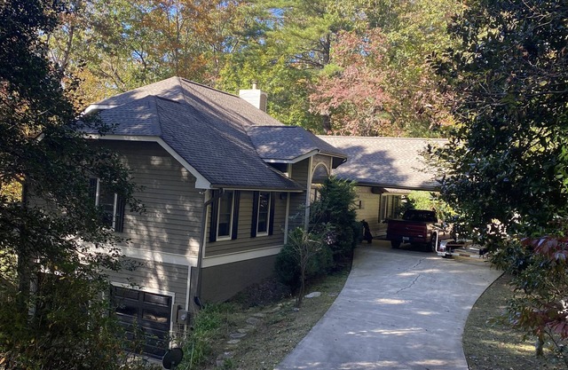 Lake Toxaway Estates/Walk to Marina!