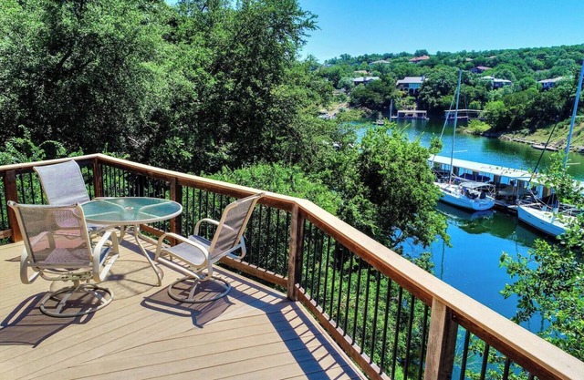 Lake Travis Bungalow: Casita Golden Rod (#2)