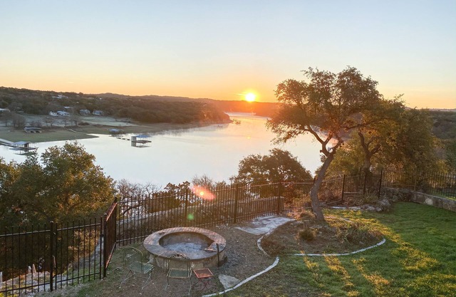 Lake Travis Waterfront Gated House w/Private Boat Dock.