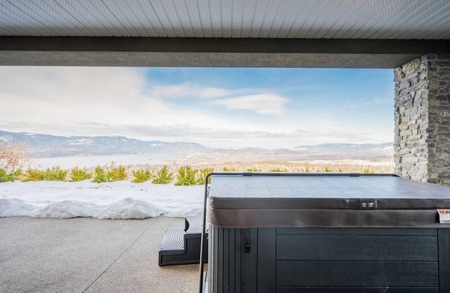 Lake View! 1-bedroom unit in Kelowna