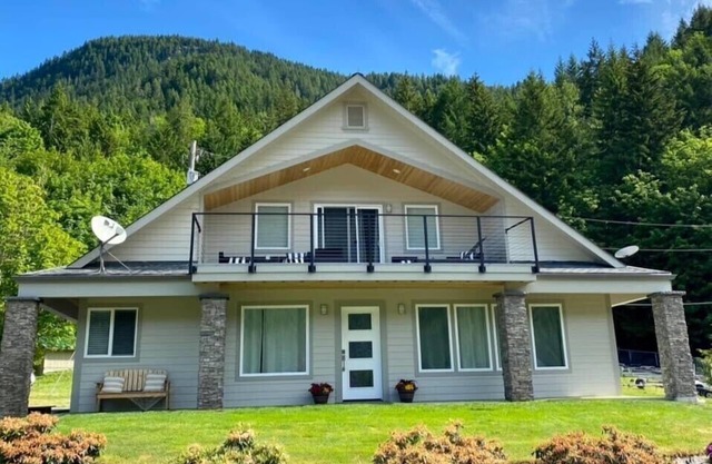 Lake View and Access, Close to National Parks