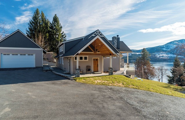 Lake View Home across from Willow Point Park