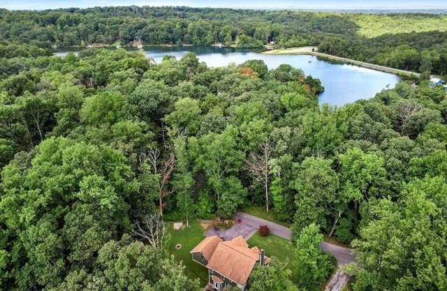 Lake View Retreat - Cottage Near a Peaceful Lake!