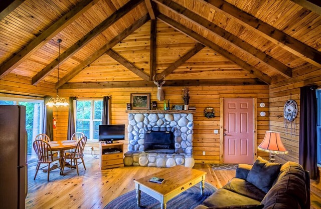 Lake view Rustic Log Cabin