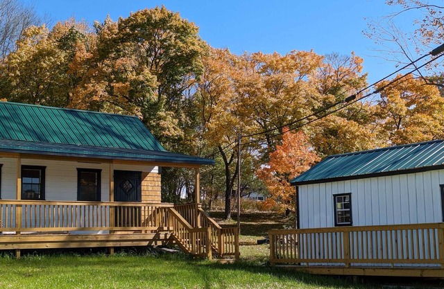 Lake View Tiny Homes - Pontoon and/or Slip Available