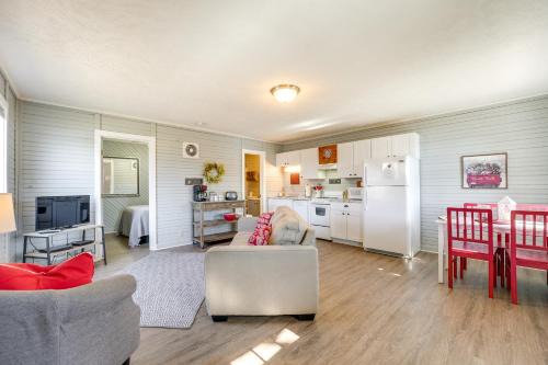 Lake Views and On-Site Hiking Cape Fair Cottage