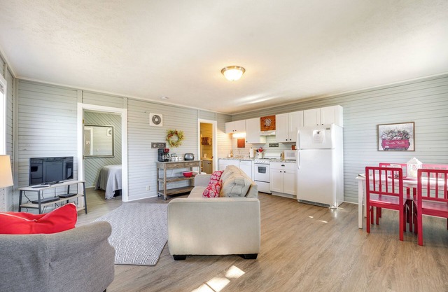 Lake Views & On-Site Hiking: Cape Fair Cottage