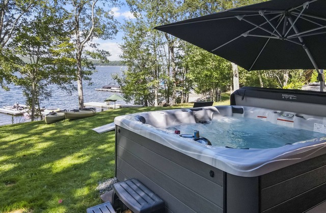 Lake Wallenpaupack Lakefront - 3 bed 2 bath Stunning Views with Hot Tub