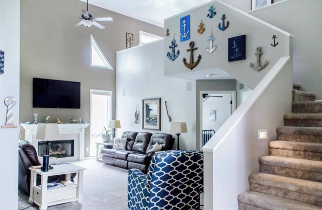 Lake Wawasee Channel front Home away from Home!