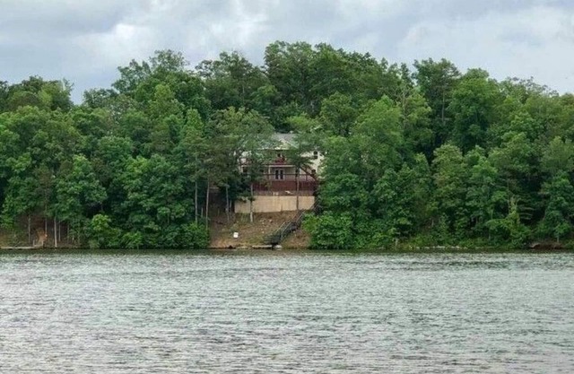 LAKE WEDOWEE WATER FRONT & PRIVATE POOL 3 or 4 NIGHT MINIMUM.