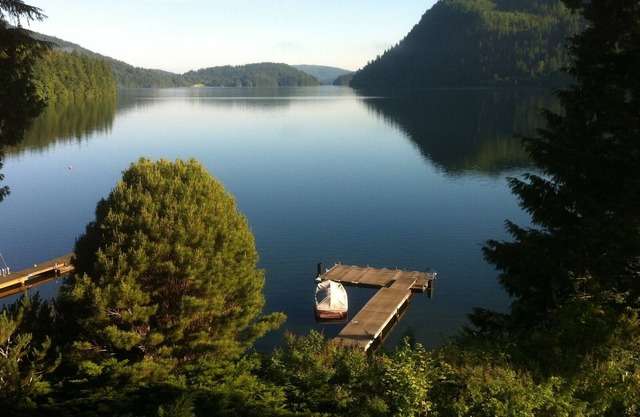 Lake Whatcom Waterfront Executive Home (5,200sqft!!), Kayaks and Dock, WifiHDTV