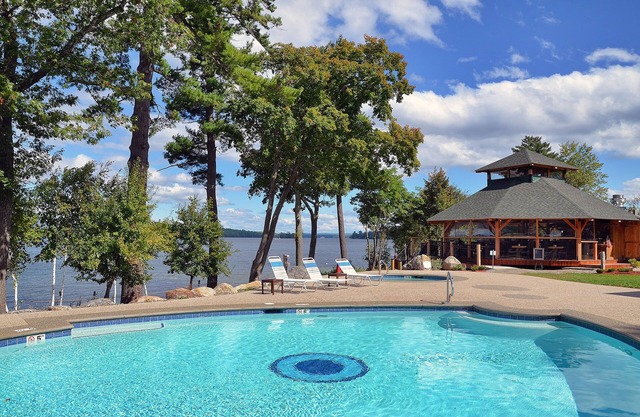 🏖 Lake Winnipesaukee Vacation at Akwa Marina 🏖 Beach, Pool, Hot Tub, Beach Bar