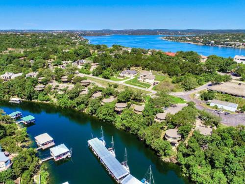 Lakefront Bungalow With Community Poolhot Tub #1