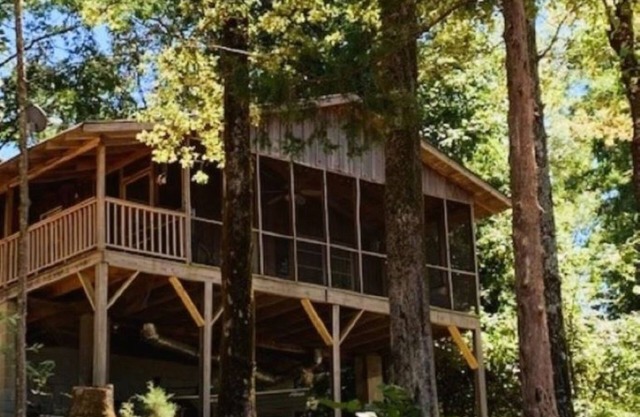 Lakefront Cabin at Point Pleasant on Enid Lake