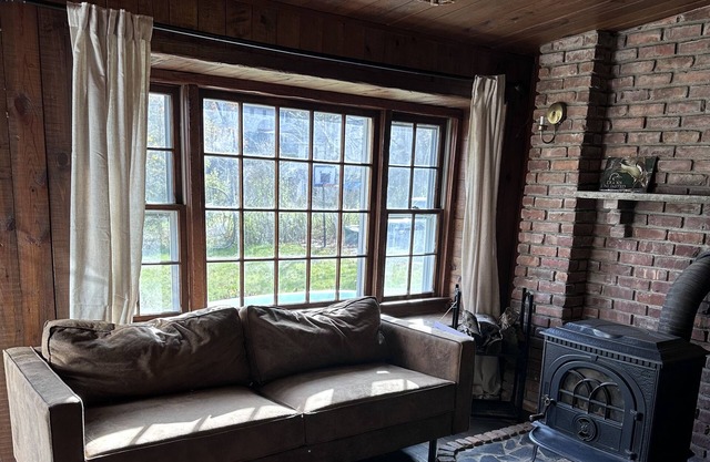 Lakefront Cabin Style Oasis