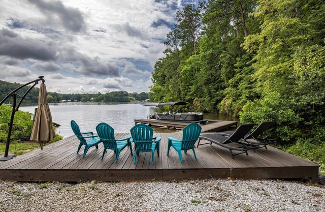 Lakefront Cabin w/Dock, Multi-Acre Privacy, Fire Pit, Kayaks & Boat Rental