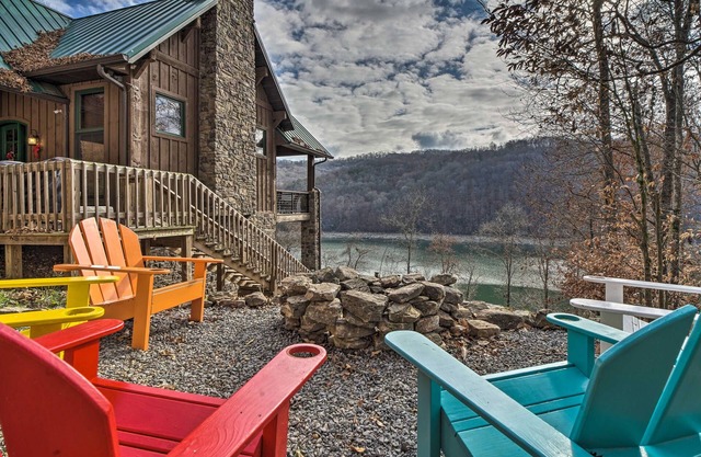 Lakefront cabin with fire pit, lift down to the dock, hot tub, bean bag toss