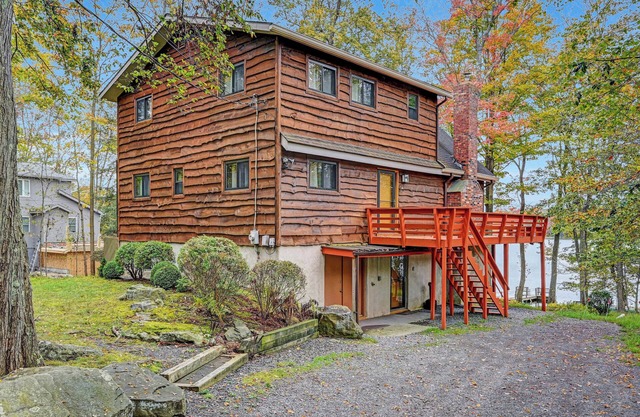 Lakefront Chalet on Big Bass Lake - 5 BR Spacious Home on 3 Levels