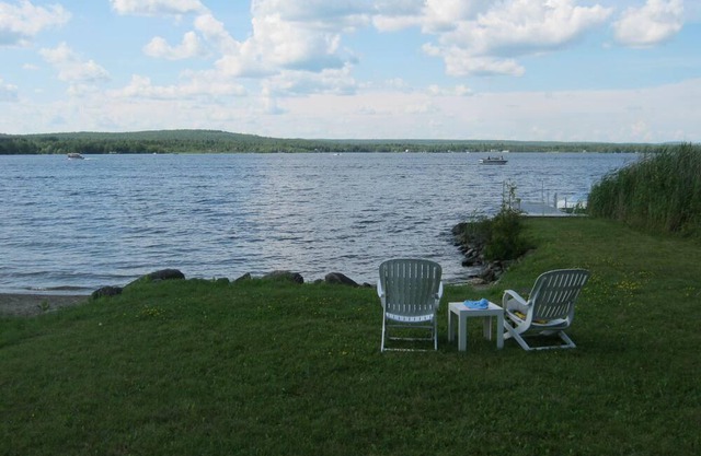 Lakefront cottage Aylmer