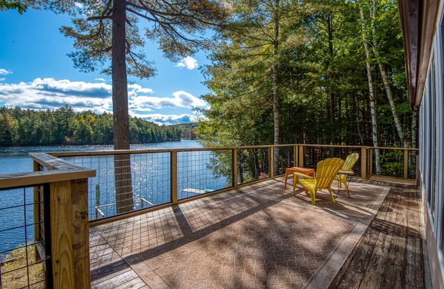 Lakefront Cottage with Private Dock and Kayaks. Dog-Friendly
