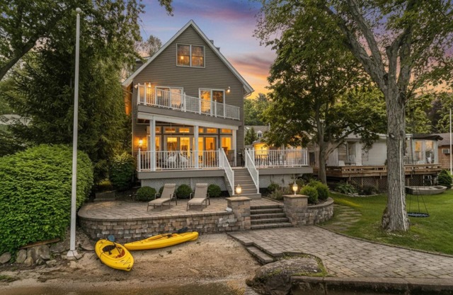 Lakefront | Docks Kayaks Fire Pit Sleeps 10